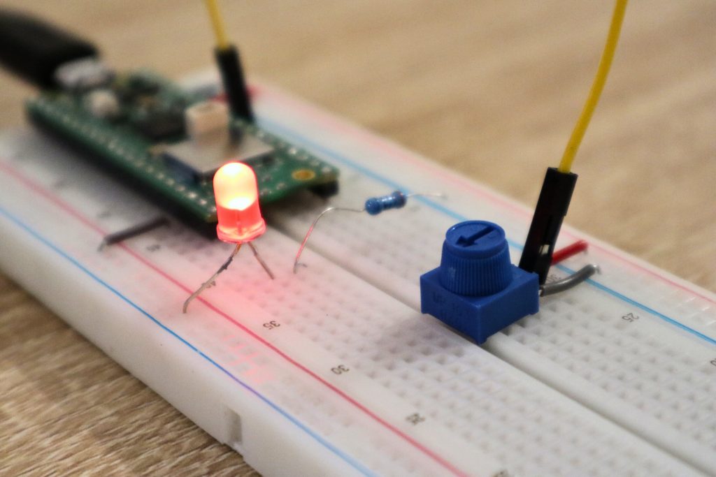 Raspberry Pi Pico: LED dimmen mit Potentiometer